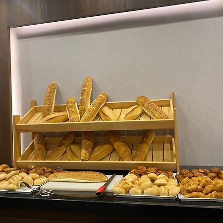 Ramada By Wyndham Istanbul Umraniye Hotel Екстериор снимка
