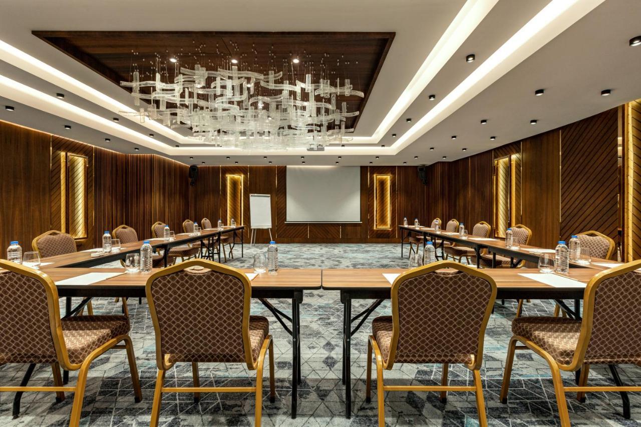 Ramada By Wyndham Istanbul Umraniye Hotel Екстериор снимка