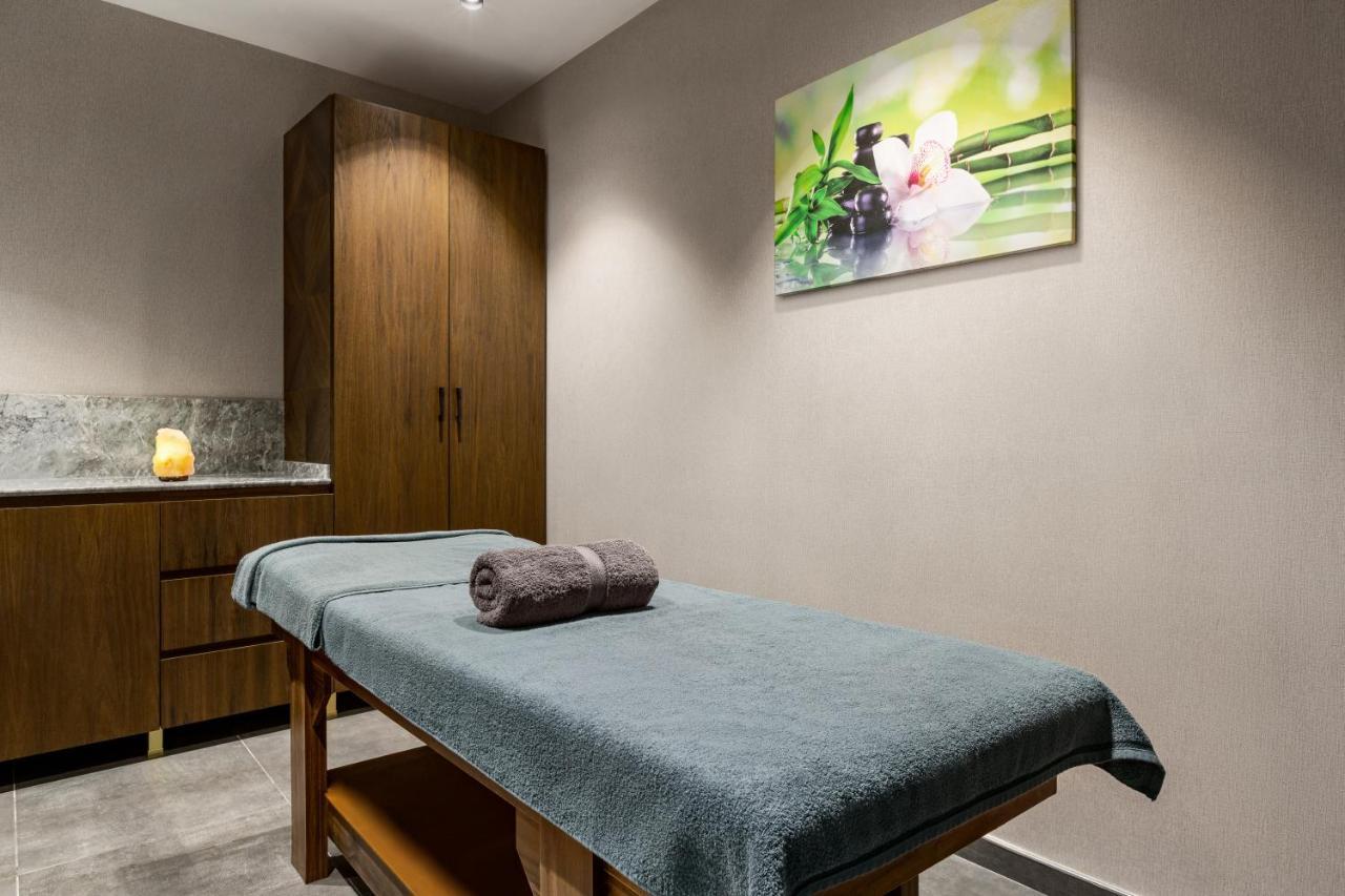 Ramada By Wyndham Istanbul Umraniye Hotel Екстериор снимка