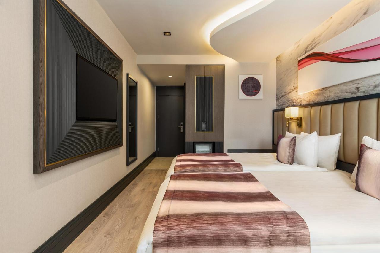 Ramada By Wyndham Istanbul Umraniye Hotel Екстериор снимка