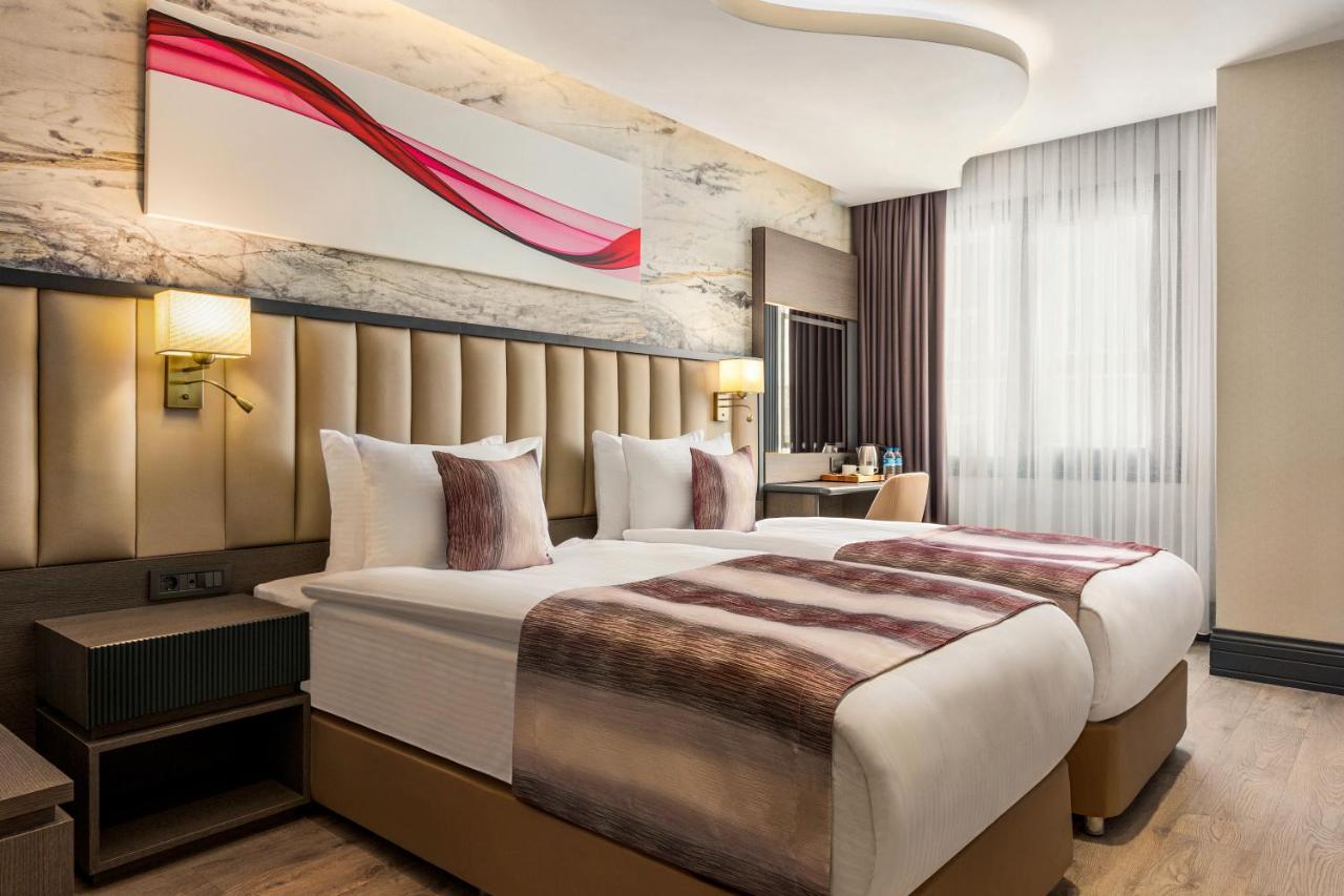 Ramada By Wyndham Istanbul Umraniye Hotel Екстериор снимка