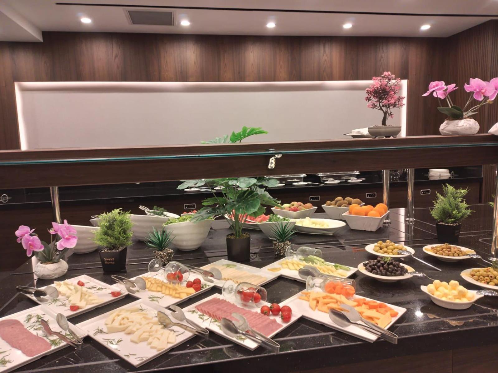 Ramada By Wyndham Istanbul Umraniye Hotel Екстериор снимка