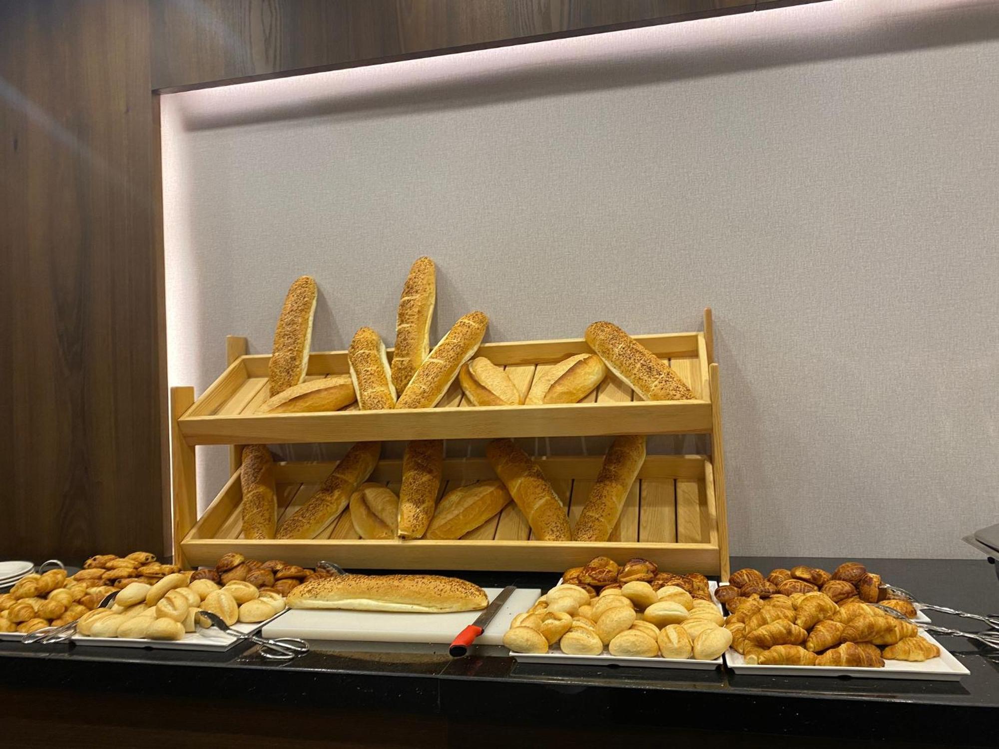 Ramada By Wyndham Istanbul Umraniye Hotel Екстериор снимка